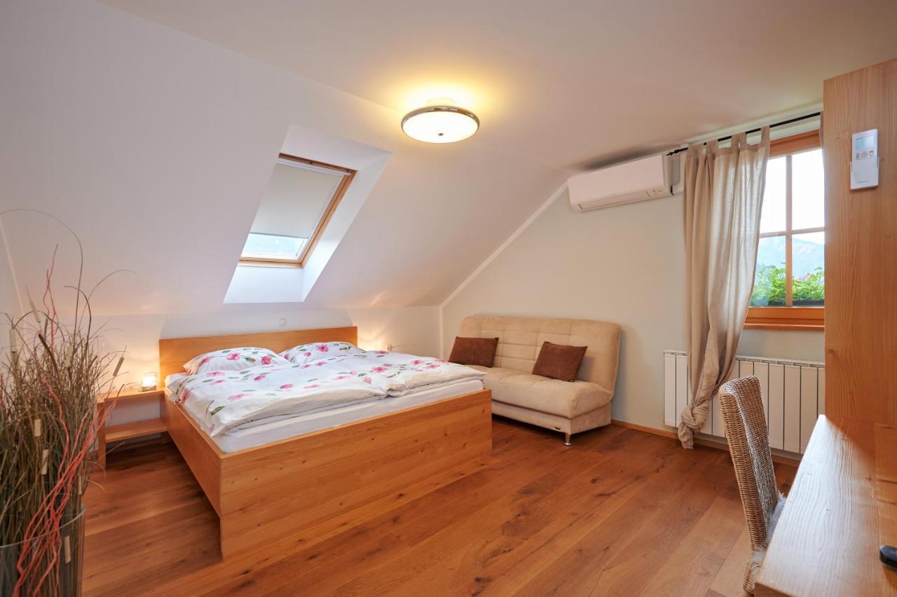 Guest House Hisa Sonca Luce ภายนอก รูปภาพ